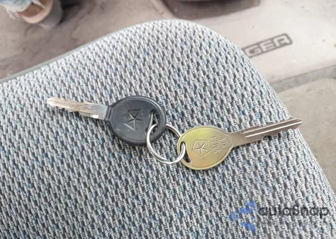 1996 Plymouth Grand Voyager Se from USA, damaged, VIN 2P4GP44R7TR698090